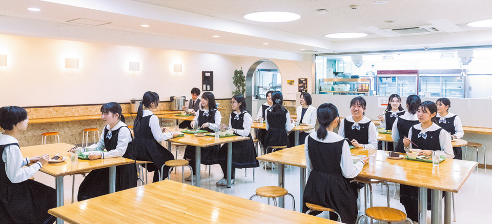 瀧野川女子学園施設紹介 フレンチシェフ×学食