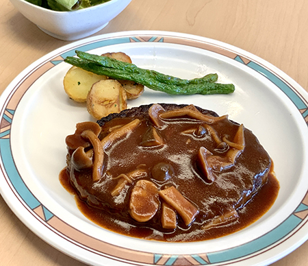 瀧野川女子学園 カフェテリア ハンバーグ