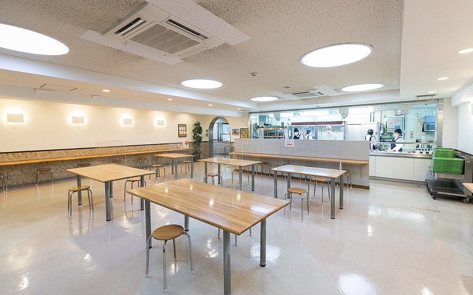 瀧野川女子学園施設紹介 食堂