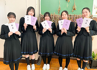 古流松藤会の副総司上席である華道部コーチから部員へお免状が授与されました！