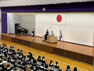 ４/８（火）に、始業式と在校生の奨学給付生宣誓式を行いました
