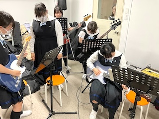 夏ライブで演奏するバンドのオーディションを行いました。