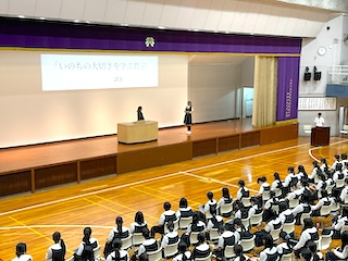 ７/１１（金）に犯罪被害者のご家族の方による「いのちの大切さを学ぶ教室」を行いました。