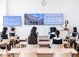 本校独自の創造性教育と先端ICT教育を、中学生の実際の授業でご覧いただけます