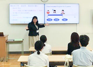 先端ICTを活用した授業が体験できる学校説明会を開催します。
