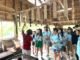 今回は、泥染体験の様子をお届けします！