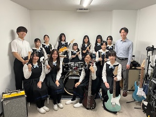 高校3年生の卒業アルバム用の写真を撮影いたしました