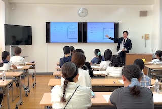 １０/１０（土）に、入試チャレンジ対策講座と学校説明会を行いましたので、その様子をご紹介します。